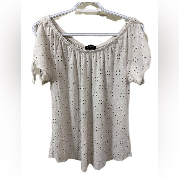 Eclipse Off-Shoulder Eyelet Blouse in Cream - Picture 1 of 2